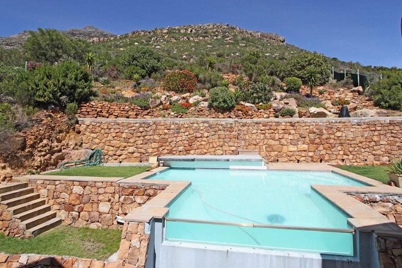 5 Bedroom Property for Sale in Hillcrest Western Cape